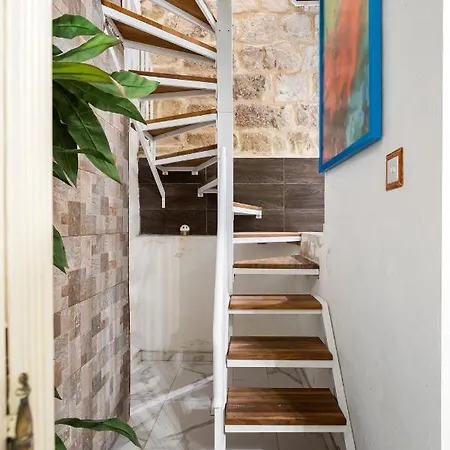 בית נופש Chic, Stylish 1 Bedroom Maisonette - Close To Valletta