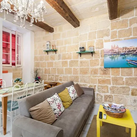 Nyaraló Chic, Stylish 1 Bedroom Maisonette - Close To Valletta *