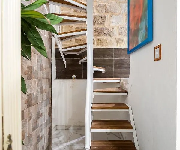 Vakantiehuis Chic, Stylish 1 Bedroom Maisonette - Close To Valletta