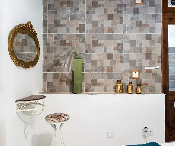 Chic, Stylish 1 Bedroom Maisonette - Close To Valletta Vakantiehuis