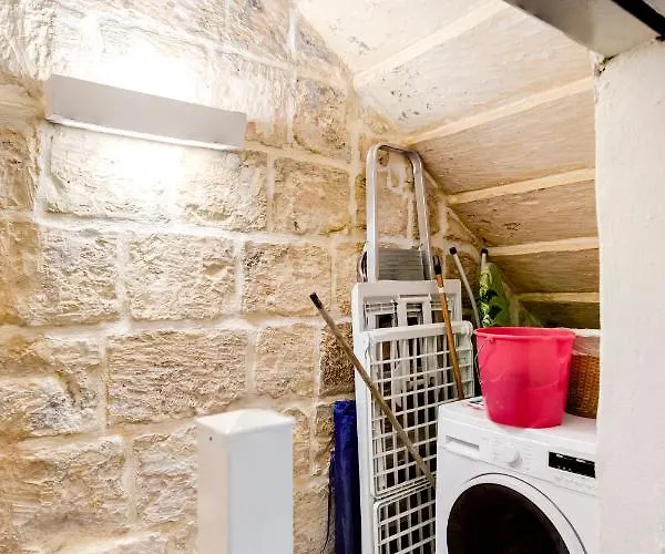 Chic, Stylish 1 Bedroom Maisonette - Close To Valletta Holiday home Il-Furjana